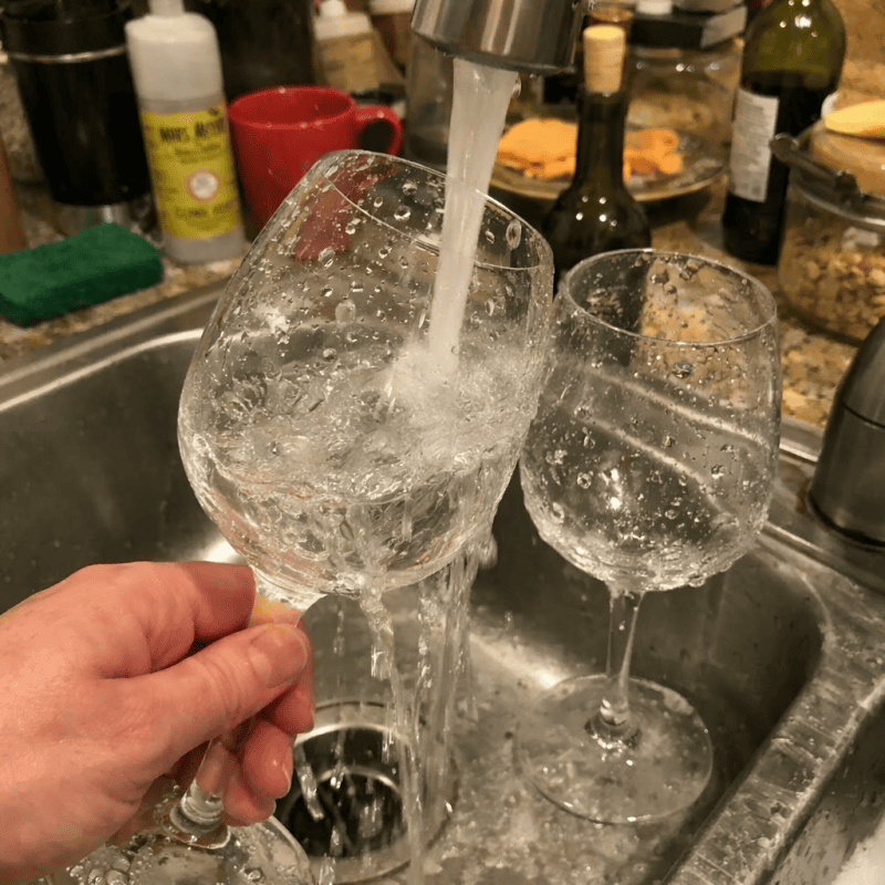 Why Your Champagne Glass Kills the Bubbles (And What Sommeliers Do About It) Why Your Champagne Glass Kills the Bubbles (And What Sommeliers Do About It) — photo 1, tanya.guide