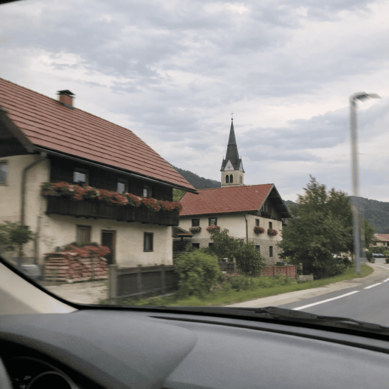 Roads Without a Vignette: Ljubljana to Bled Route and Travel Time Roads Without a Vignette: Ljubljana to Bled Route and Travel Time — photo 1, tanya.guide
